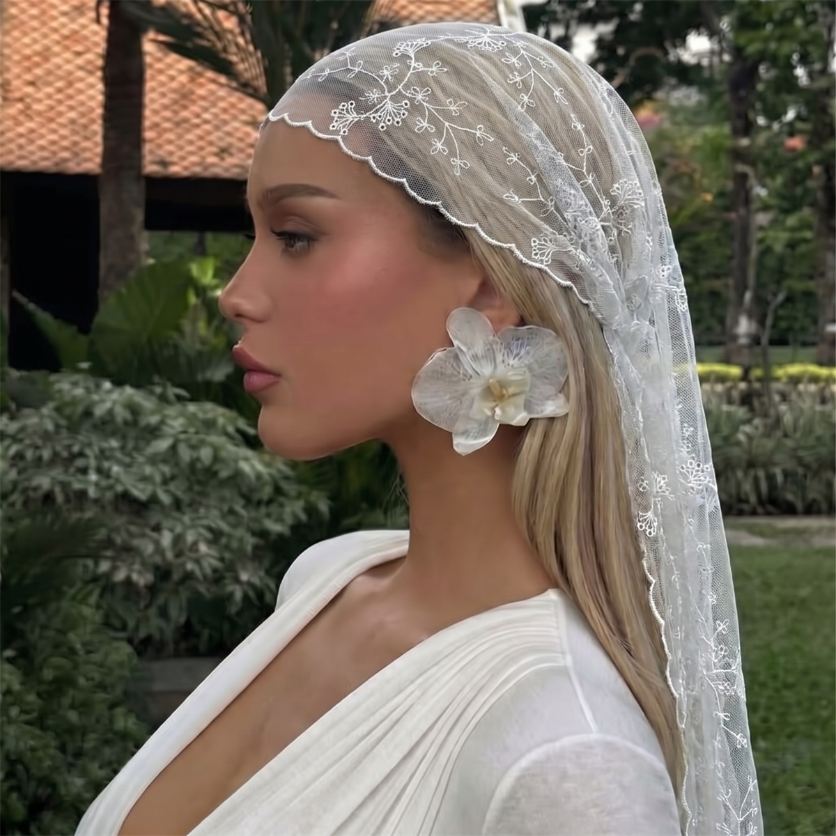 Ascot Neck Scarf - Белый кружевной сетчатый платок с цветочным