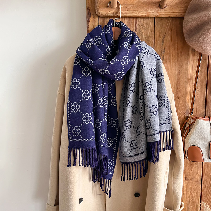 Брендовый жаккардовый дизайн,  – обзор и цена Woven Scarf Blanket