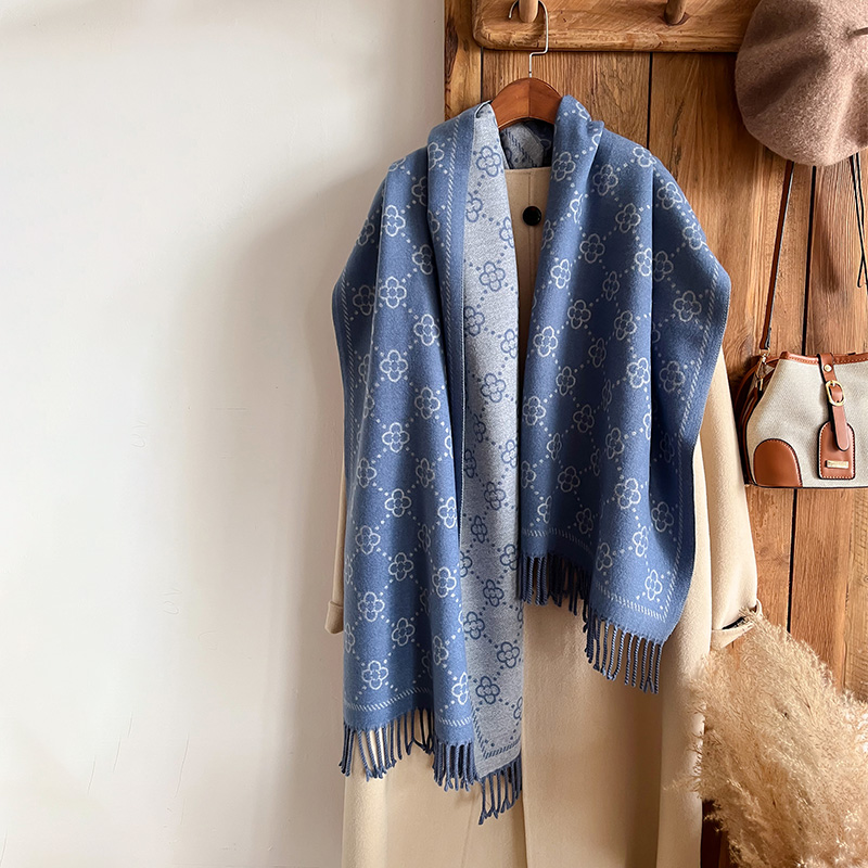 Брендовый жаккардовый дизайн,  – обзор и цена Woven Scarf Blanket